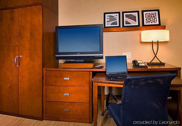 Courtyard Birmingham Hoover Bilik gambar