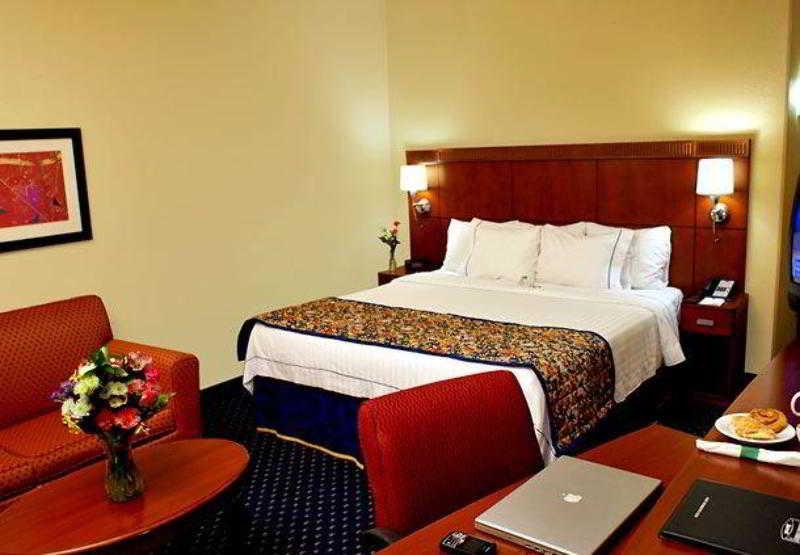 Courtyard Birmingham Hoover Bilik gambar