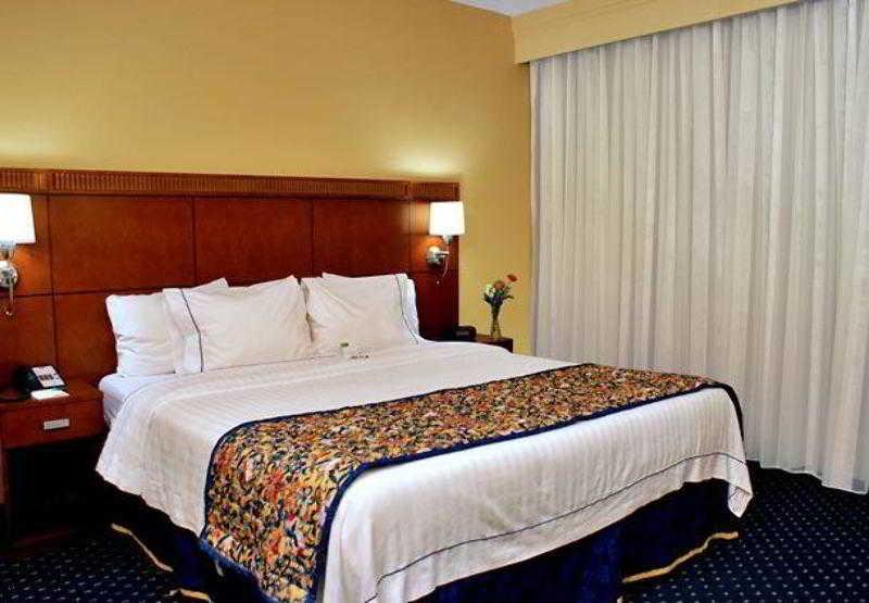 Courtyard Birmingham Hoover Bilik gambar